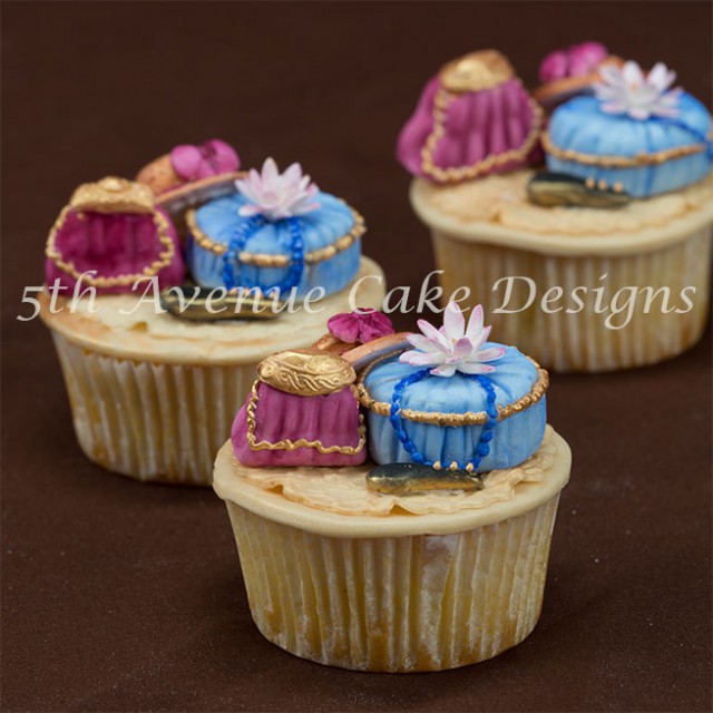 learn how to make victorian inspired fashion cupcakes
