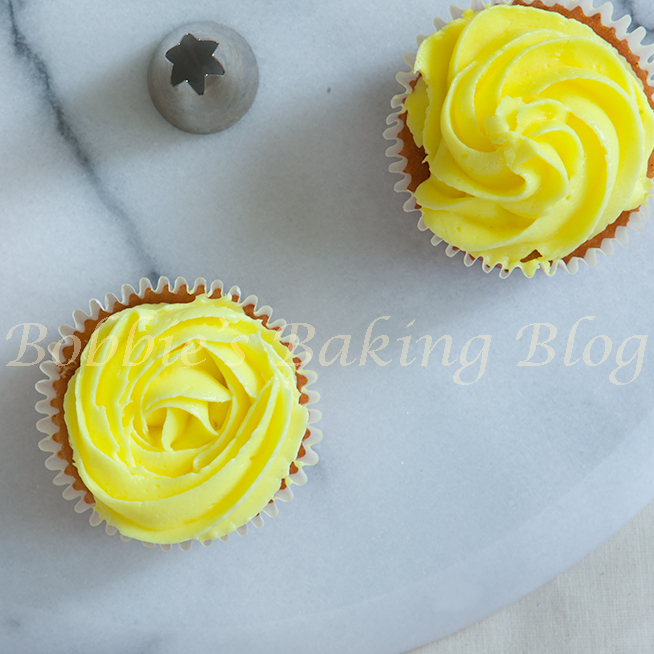how to pipe buttercream roses tutorial