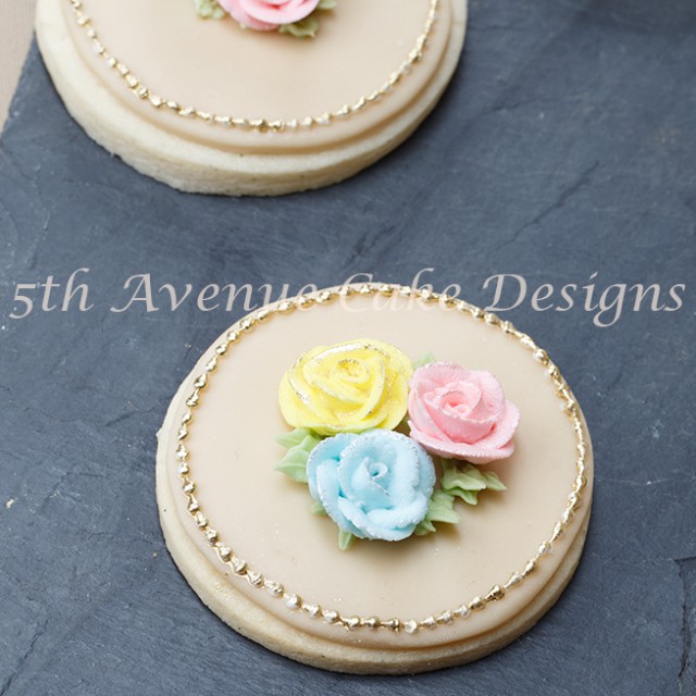 how to pipe royal icing roses and leaves