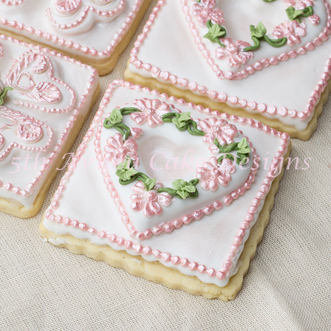 Open Tufted Garland Heart Cookie