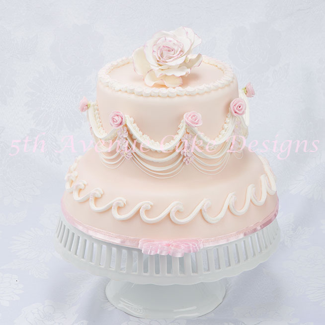 Fancy over piped string work cake