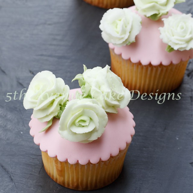 Piping Royal Icing Roses Using The Toothpick Method 5th Avenue Cake