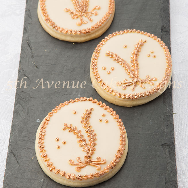 Mother’s Day Gift Cookie with Pressure Piping Motifs