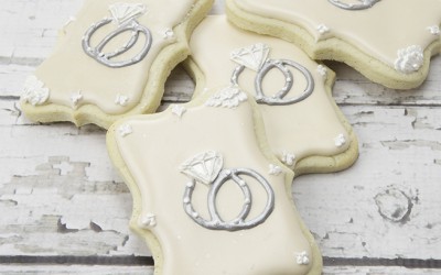 How to Decorate Elegant Engagement Cookies