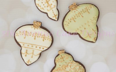 How to Decorate Delicate Ornament Cookies